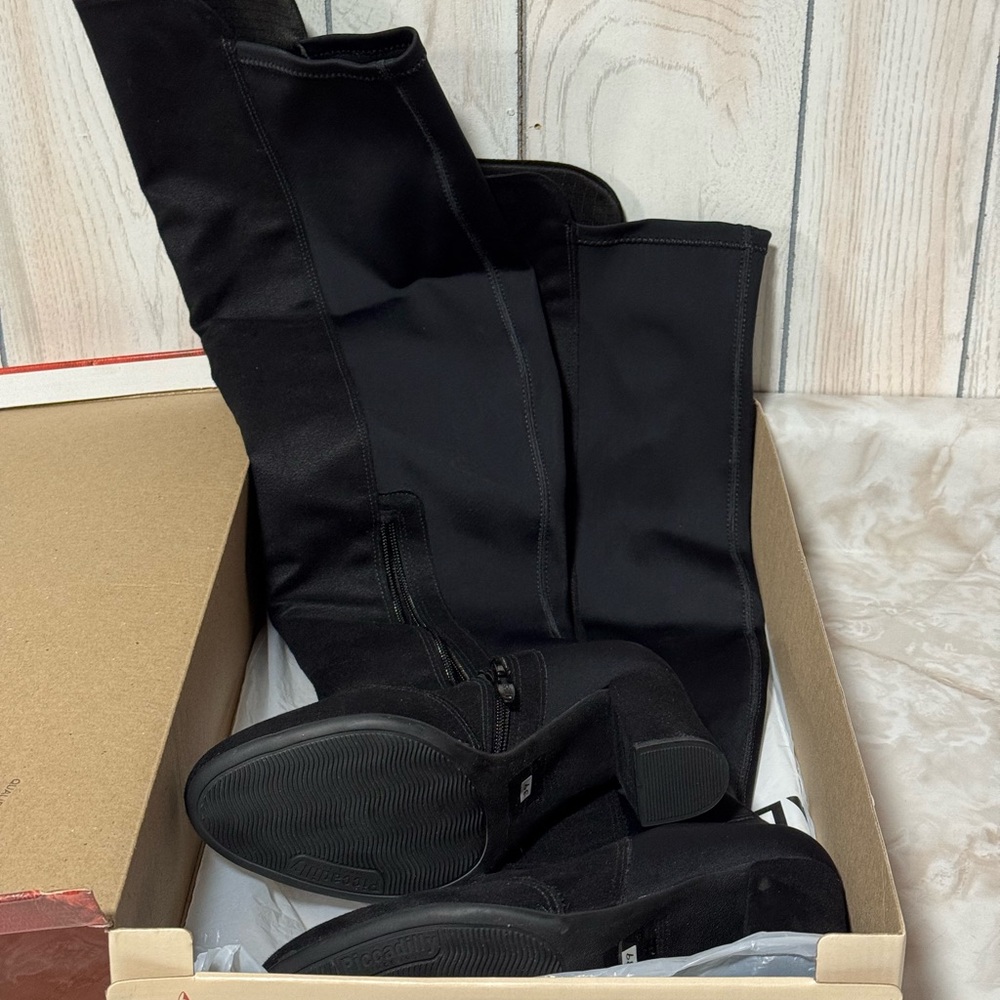 Piccadilly Black Knee-High Boots